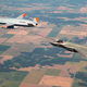 Imagen para el artículo titulado Así es como un dron sin tripulación abastece combustible en el aire a un avión de combate